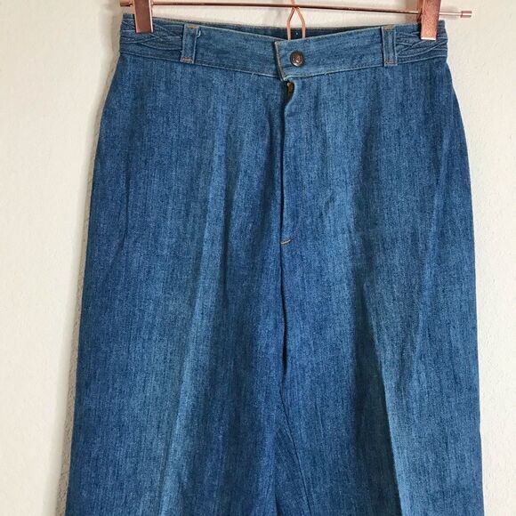 Vintage Levi’s hi waisted flare jeans - Picture 4 of 7